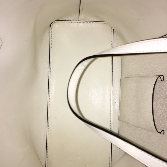 Tory Tote - Picture 3 of 7